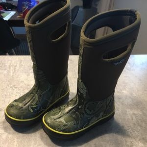 Kids BOGS winter boots, size 11